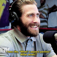 dailygyllenhaals:Jake talking about his sex scene with Rachel...