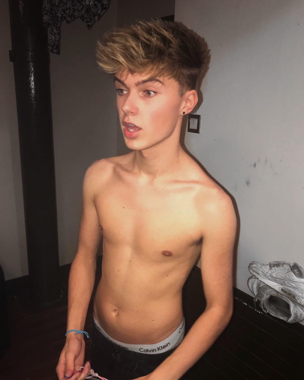 Hrvy Pop Singer GUYTOGRAPHY.