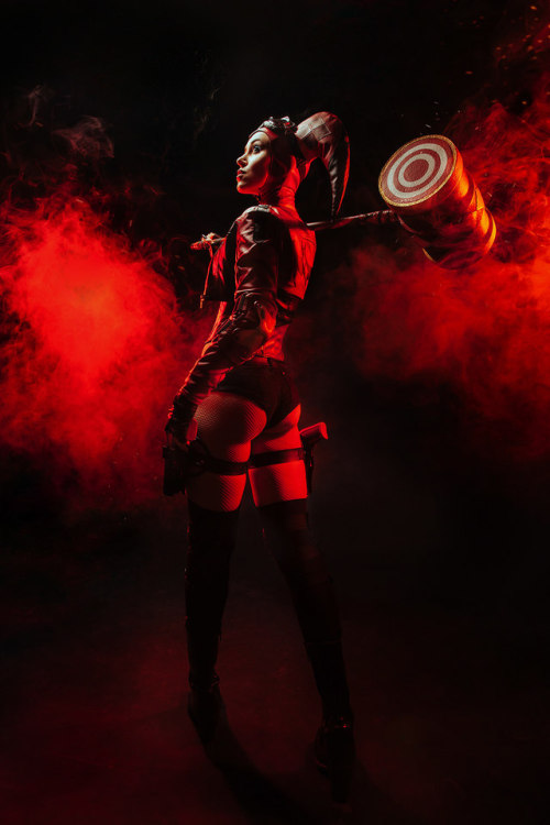 funsui:DC Injustice 2 Harley Quinn Cosplay by Anastasia...