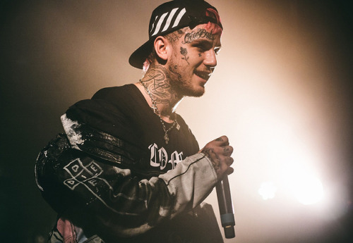 hellwish:Sometimes i forget that peep is dead its fine but...