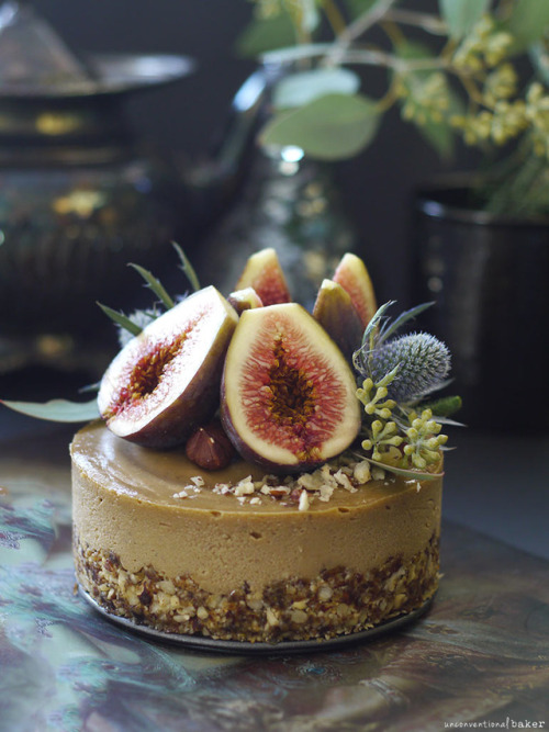 vegan-approved:Fig Hazelnut Caramel Cake / Recipe