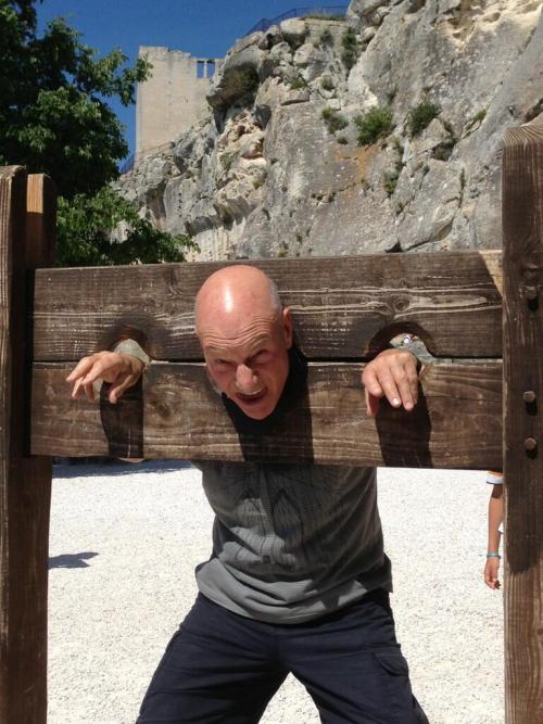 bearswithhats:catsnorfle:Photos of Patrick Stewart doing...