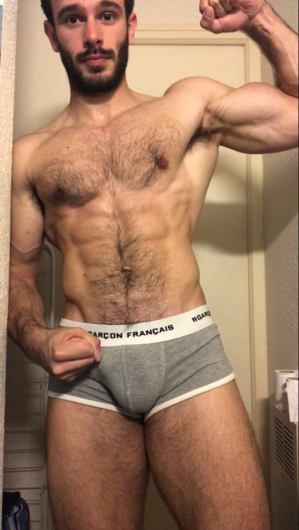 retro-men-by-dogboy:fernandospicks:Killian FlexingKillian...