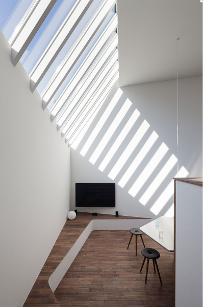 ombuarchitecture:<br /><br />Casa-sakanoueBy acaa / Kazuhiko Kishimotovia Japan Architects