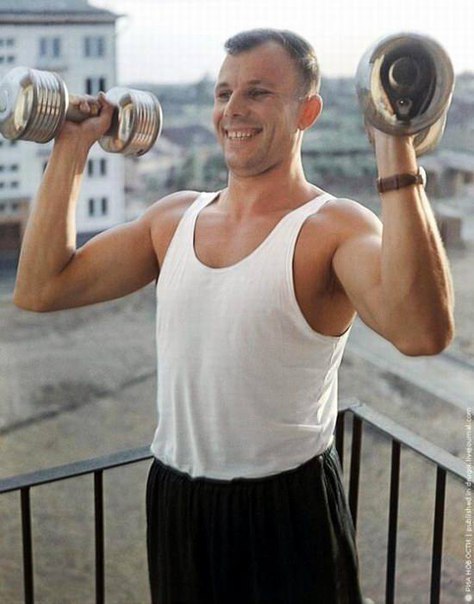 Sunday morning with Yuri Gagarin 💪
(1963)