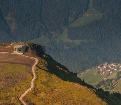 kateoplis:<br /><br />Zaha Hadid does it again: The Messner Mountain Museum