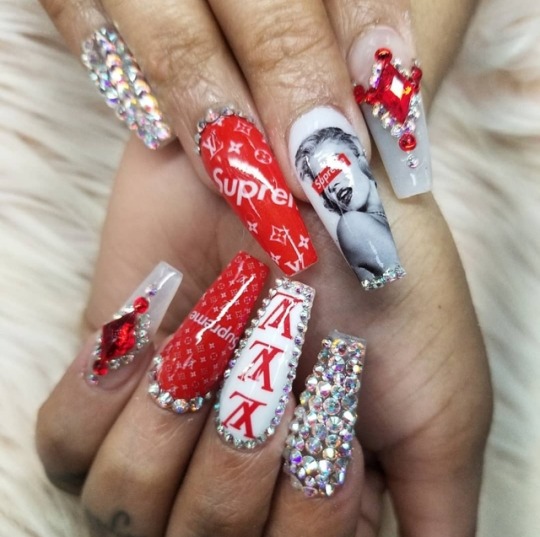 color changing nails louis vuitton red｜TikTok Search