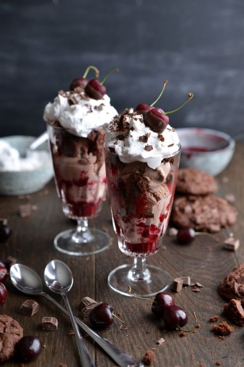 food—–love:Black Forest Ice Cream Sundae