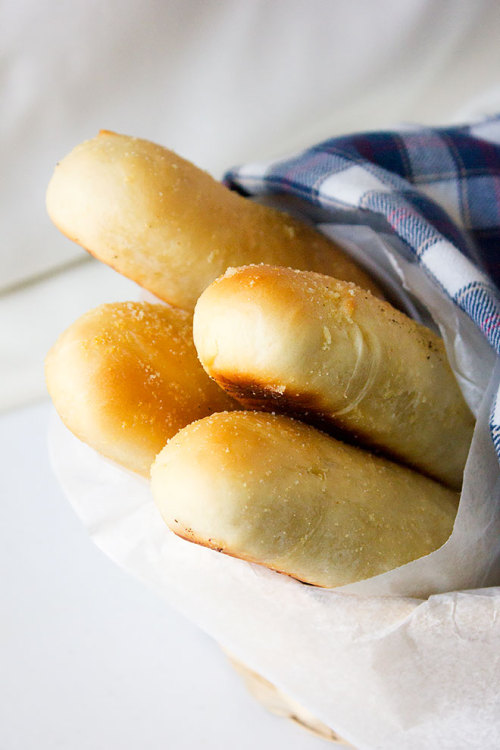 savorytoothgirl:Olive Garden Breadsticks Copycat