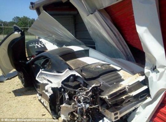 mclaren mp412c destruido