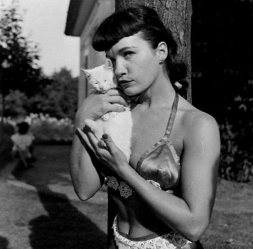 gameraboy1:Bettie Page