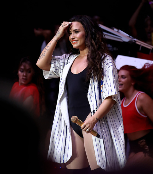 demetria lovato.  - Página 41 Tumblr_pvzd6yCSTx1uoquymo3_500