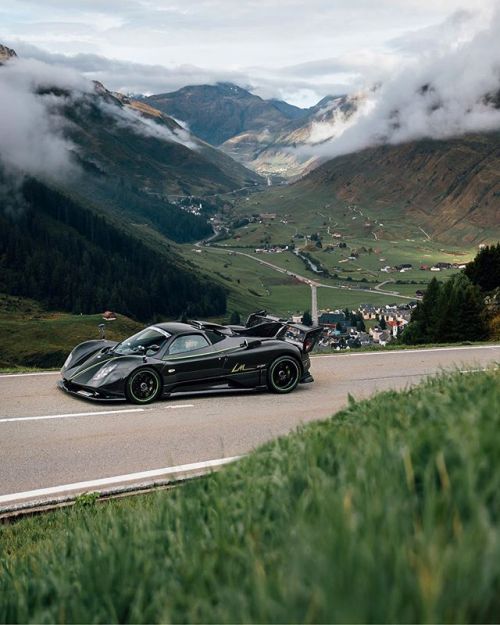 alexpenfold:The hills of Switzerland. #ormountains #bighills...