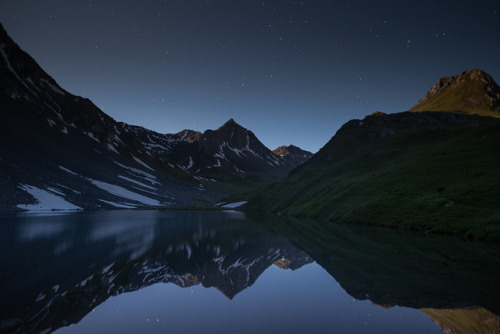 ursbornhauser:Full moon shot of an remote alpine lake.