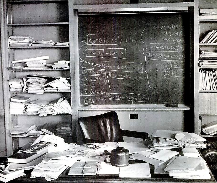 The Untold Story Danismm Albert Einstein S Desk As He Left It