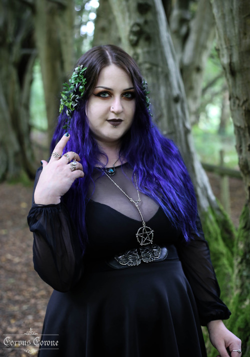 Model: @haus-of-grotesquePhoto: @hart-heartDress: Corvus...