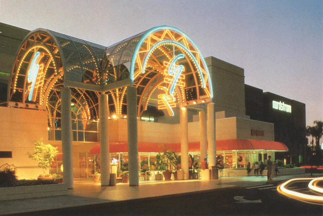 Galleria at South Bay mall, Redondo Beach,... LuigiDonatello