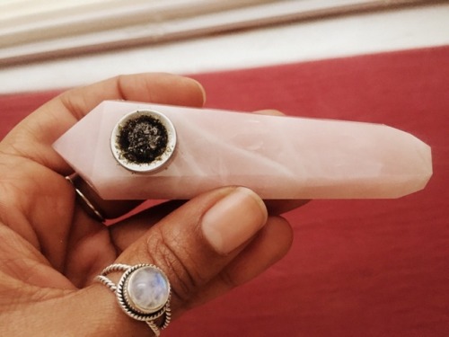 pathlesspagan:Love my rose quartz pipe so much!!! ❤️✨