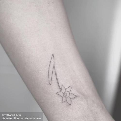 By Tattooist Arar, done in Seoul. http://ttoo.co/p/29159 flower;fine line;tattooistarar;small;single needle;line art;facebook;nature;wrist;twitter;minimalist;narcissus flower