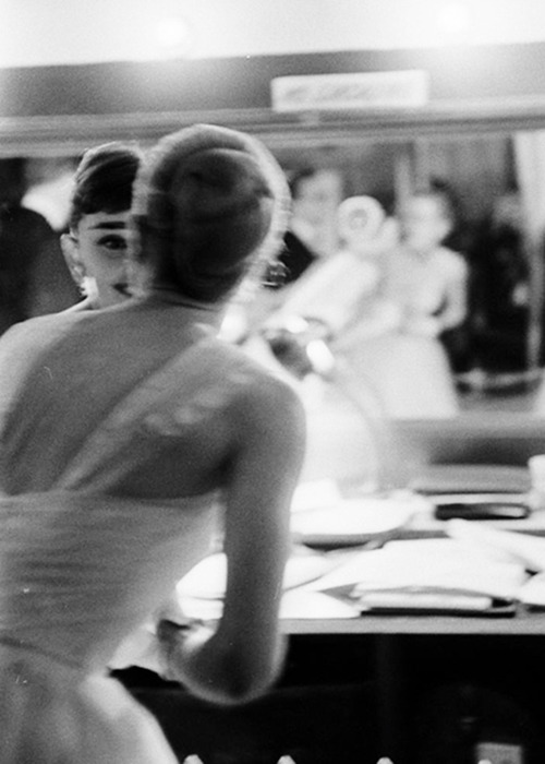 rareaudreyhepburn:Grace Kelly and Audrey Hepburn backstage at...