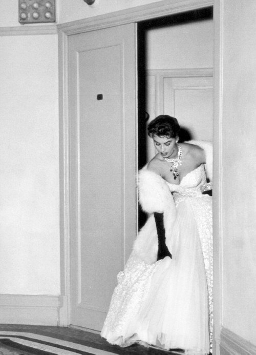 wehadfacesthen:Sophia Loren leaving her room in the Carlton...