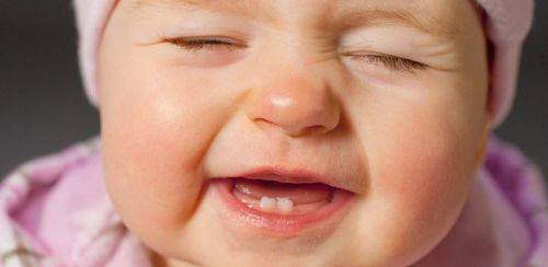 Bebeklerde Diş Çıkarma Süreci Nasıl Atlatılmalı?