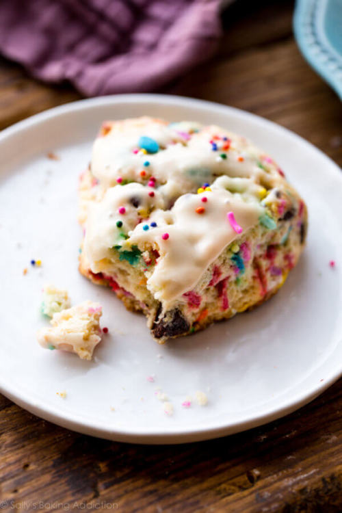 sweetoothgirl:Funfetti Chip Scones