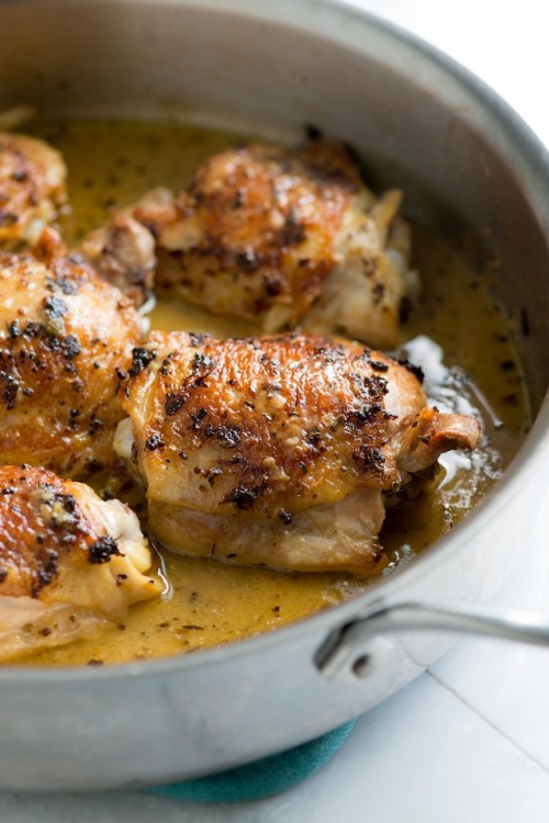 foodffs:Easy Lemon Chicken Recipe with HerbsReally nice...