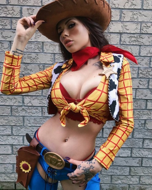 love-cosplaygirls:Woody by Vera Bambi