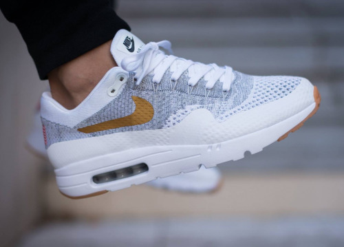 Baskets Nike Air Max 1 Ultra Flyknit iD Baskets Nike Air Max 1 Ultra Flyknit iD