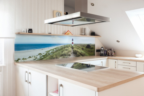 Küchenrückwand Küche Nischenrückwand Glas Digitaldruck Inneneinrichtung innenraumgestaltung design Küchen Spiegel Küchenrenovierung sylt Leuchtturm