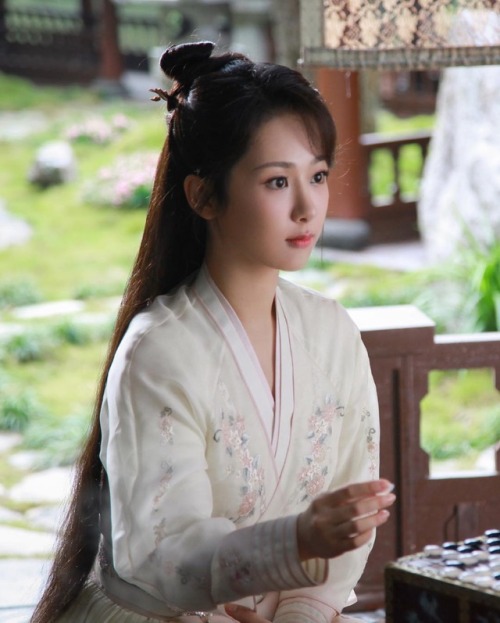 all the fracturing stars — Yang Zi as Jin Mi in Ashes of Love (2018)