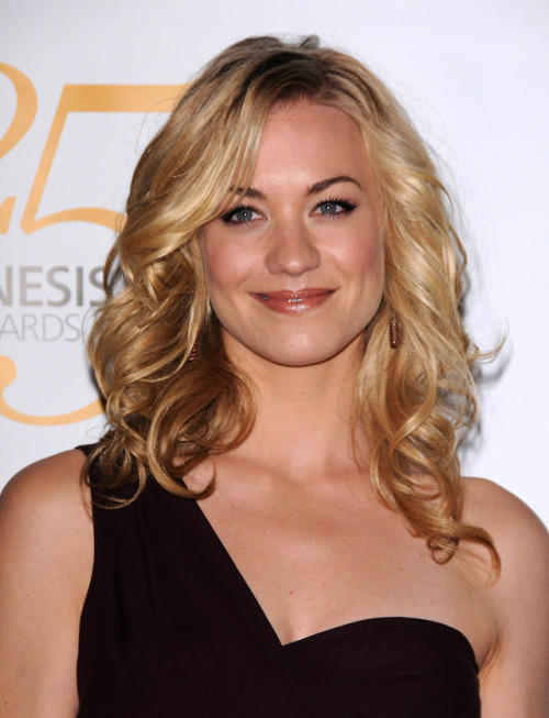 aw-yiss-strahovski:Yvonne Strahovski