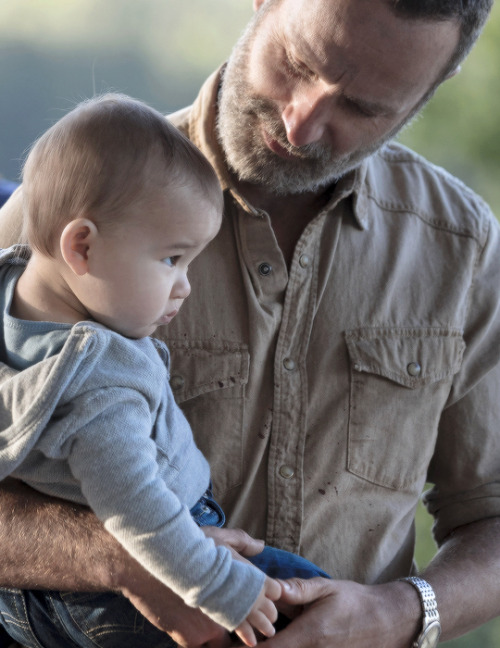 dailytwdcast:Rick Grimes and Baby Hershel in The Walking Dead...