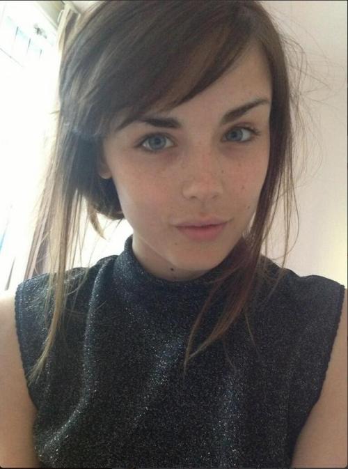 yourhotlist:Danielle Sharp no makeup, so pretty!