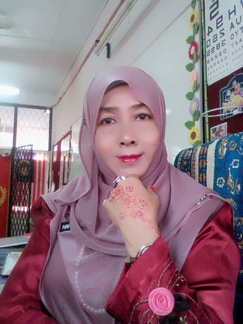 tebuanganasworld:Cikgu milf partiii…#commentganasComel dan...