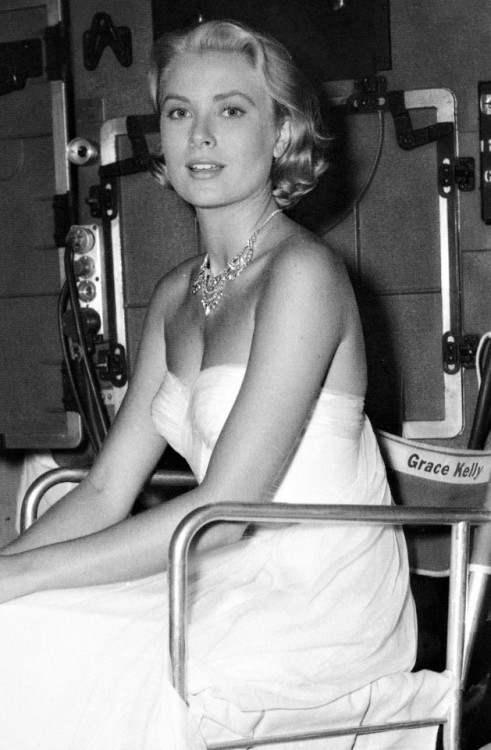 gatabella:Grace Kelly on the set of To Catch a Thief