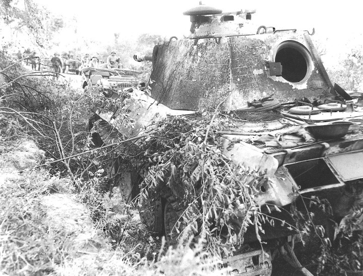 Soldaten im Einsatz | A K.O.‘ed Panther Ausf.A belonging to Panzer...