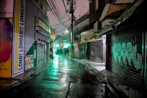 tokyo-fashion:Photos of Harajuku at 1am this morning as...