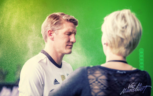 mercedesbenzfussball:Making of #ViveLaMannschaft - Teil 1 -...