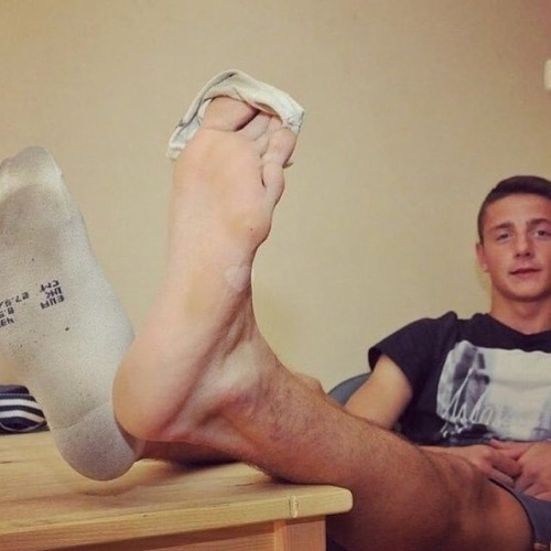 dirtycollegeboyfeet:“You think they’re ready to wash yet? had...