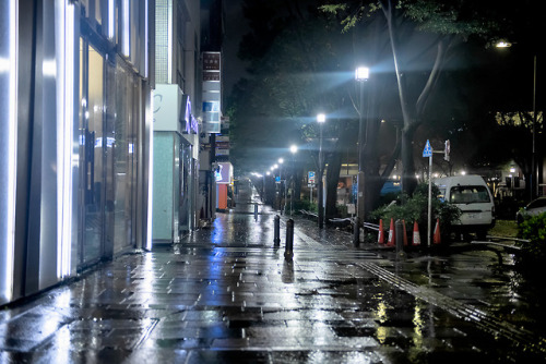 tokyo-fashion:Photos of Harajuku at 1am this morning as...