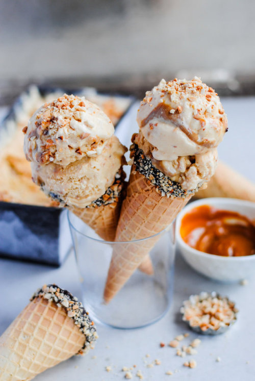 sweetoothgirl:DULCE DE LECHE & SALTED PEANUT ICE CREAM