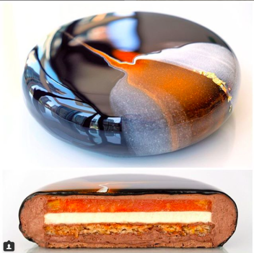 food-porn-diary:This mirror glaze is so perfect it reflects the...