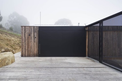 architorturedsouls:Shutter House / Room11ph: Ben Hosking