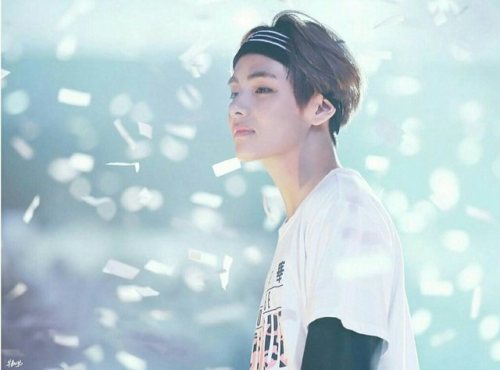 mianhae-baozi:Taehyung and confetti ethereal af Bless this...