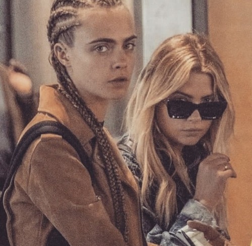 chanel-luxe:cara delevingne & ashley bensonDamn I love...