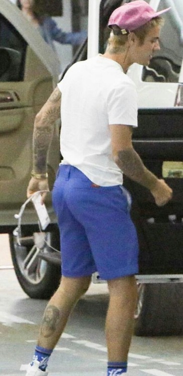 bromancebooty:Justin Bieber has a nice fuckin ass