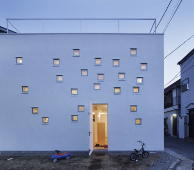 likeafieldmouse:<br /><br />Takeshi Hosaka - Room Room (2011)<br />The residents of Hosaka’s Room Room are a deaf couple and their two hearing-able children. The windows in its walls and ceilings serve as means of easy communication and visibility among the family. The children sometimes drop small toys attached to strings to gain their parents’ attention from the second floor down to the first and Mom and Dad can sign to each other from separate rooms.<br />