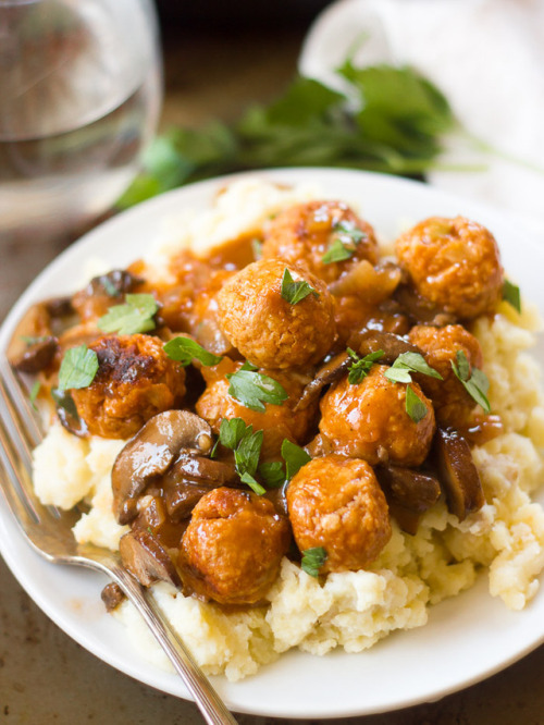 fitandhealthyfoods:These vegan Salisbury steak meatballs are...